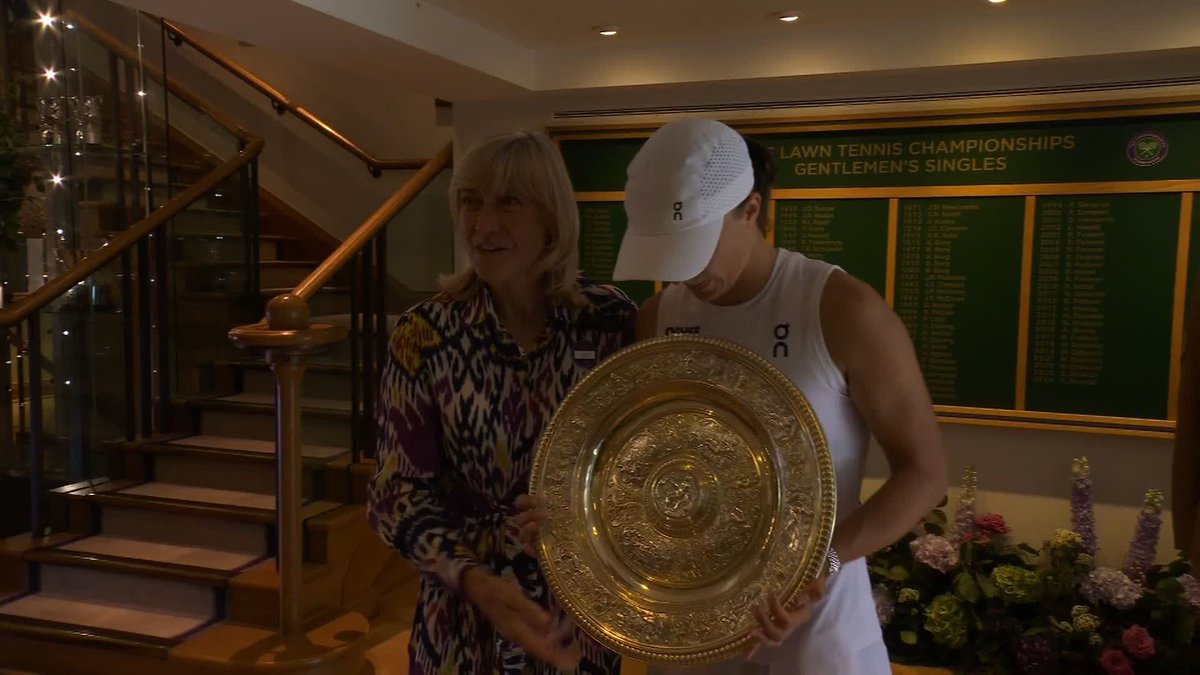 Etched into #Wimbledon history. Your name is up there, Iga, and it's there to stay! ♥️