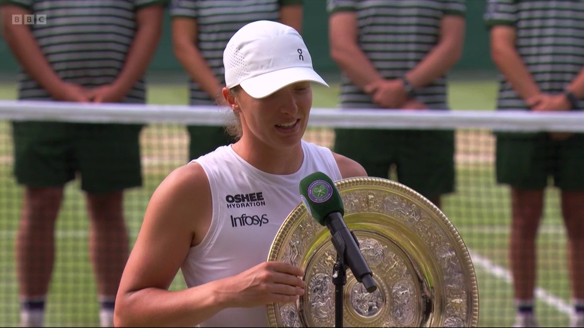 "I'll always remember the opening of champagne bottles between serves" ๐ Iga Swiatek with a special #Wimbledon thanks to the crowd ๐พ
