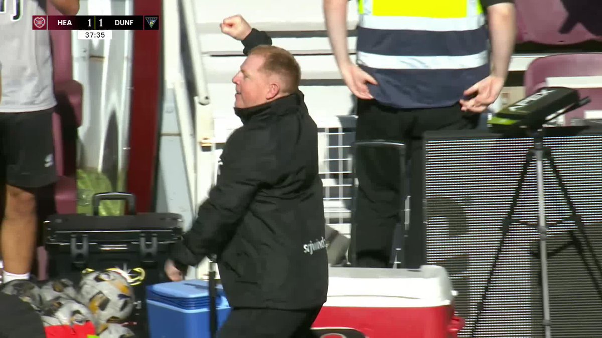 Neil Lennon giving the GIRUY after the Pars scored from their first shot. We are SO back!