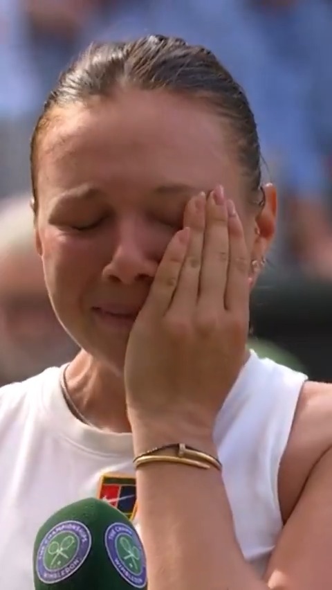 Miren y escuchen el discurso de Anisimova y la dedicatoria a su madre. Imposible no emocionarse ♥️🥹