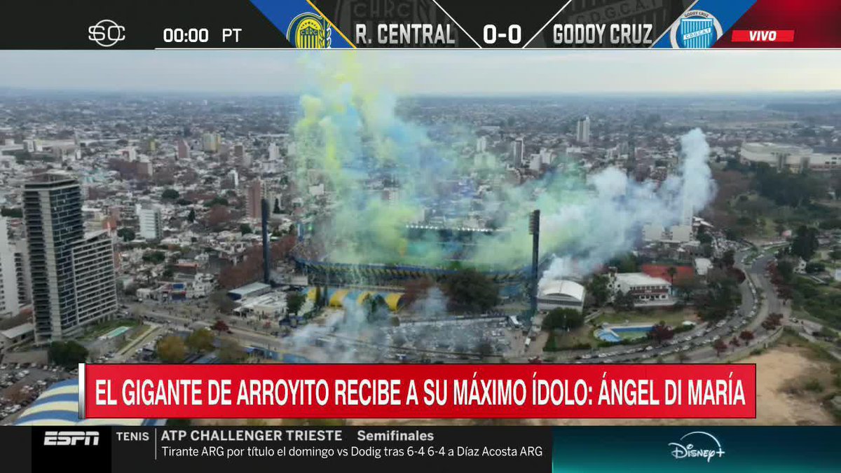 IMPACTANTE RECIBIMIENTO A ROSARIO CENTRAL EN EL REGRESO DE DI MARÍA AL CANALLA. 📺 #SportsCenter | #DisneyPlus