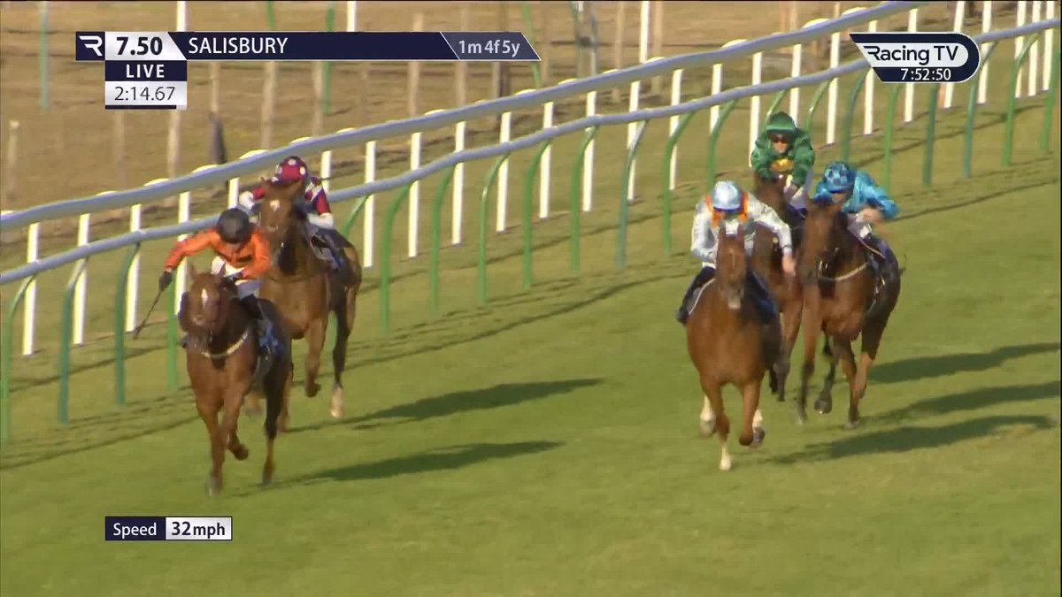 Tough 💪 Lexington Knight didn't give up and lands the penultimate Hunt Forest Group race Salisbury Racecourse under Thomas Greatrex for Richard Hannon 🔵🟠