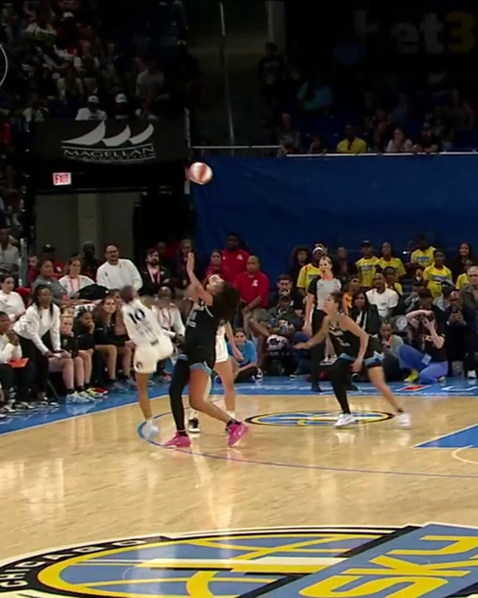 Kamilla Cardoso gets the late block and helps give the Sky a big win over the league-leading Lynx‼️