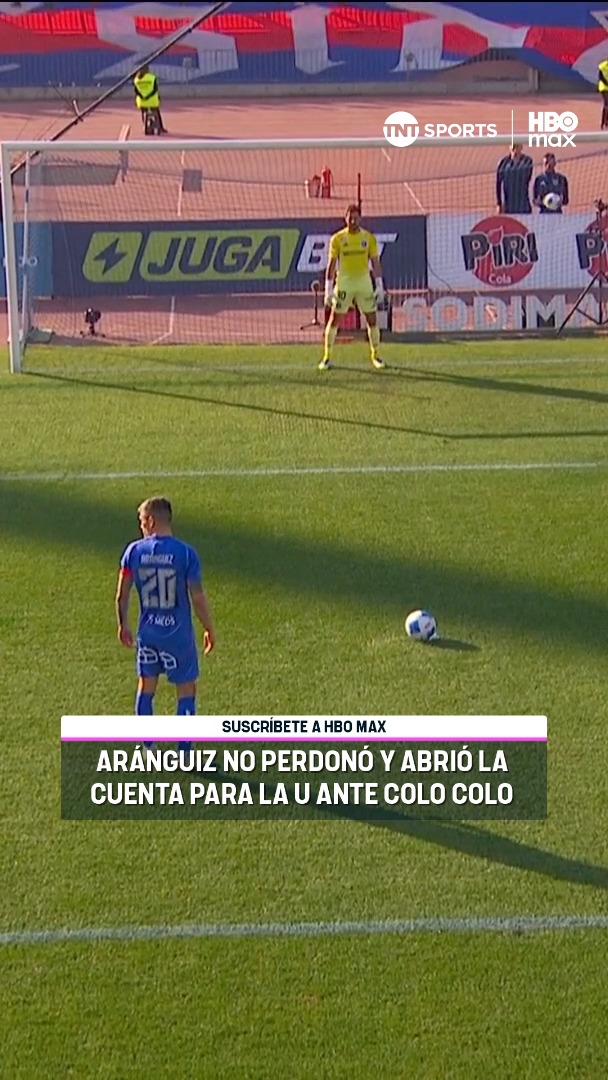 🤩⚽🔵🔴 EL PRÍNCIPE NO PERDONA Charles Aránguiz estuvo perfecto desde el punto penal y abrió la cuenta para #LaU ante #ColoColo, en el #Superclásico197 de nuestro fútbol en este #MatchdaySábado. Disfruta los partidos de la #LigaDePrimera 2025. Suscríbete a HBO Max 📲💻 Link en la BIO 📍