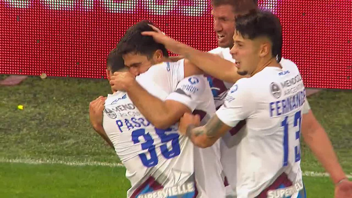 EL GOL QUE EVITÓ LA FIESTA EN EL GIGANTE: Vicente Poggi estampó el 1-1 agónico de Godoy Cruz ante Rosario Central.