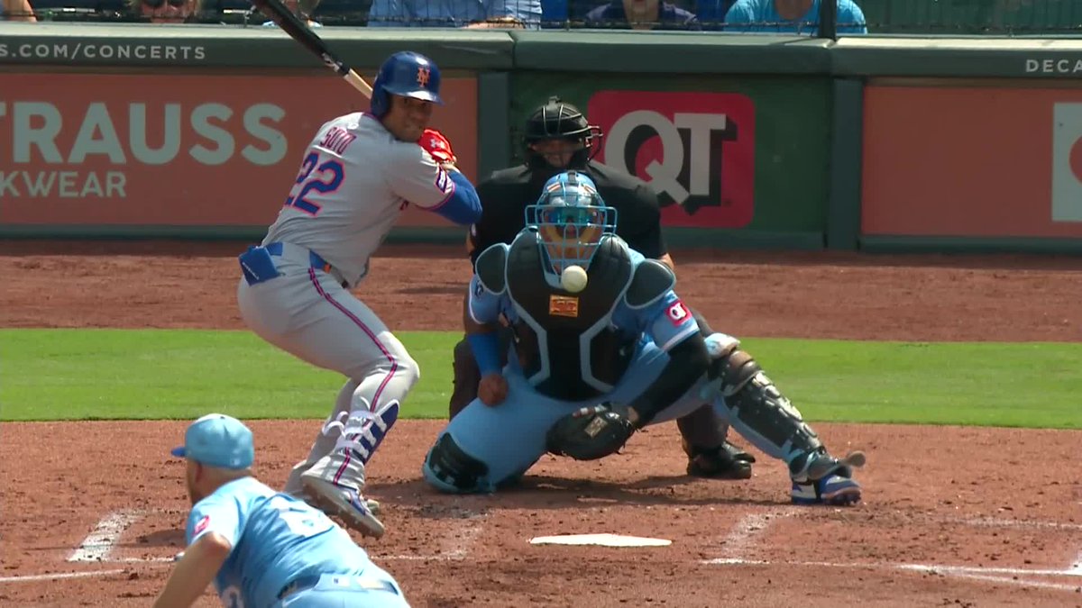 Juan Soto made sure to let Salvador Perez know 🗣️