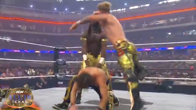 OH NO! Will Ospreay • ウィル・オスプレイ hit @SwerveConfident with the Hidden Blade! Watch #AEWAllInTexas LIVE on PPV right now!