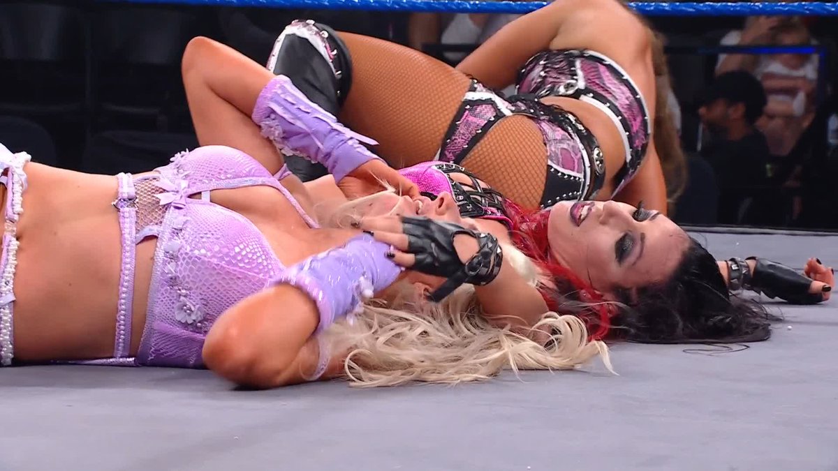 This match is CHAOS! 🔥 TNA Wrestling Knockouts Champion Masha Slamovich マーシャ・スラモビッチ just evened the odds against Fatal Influence!! 👊