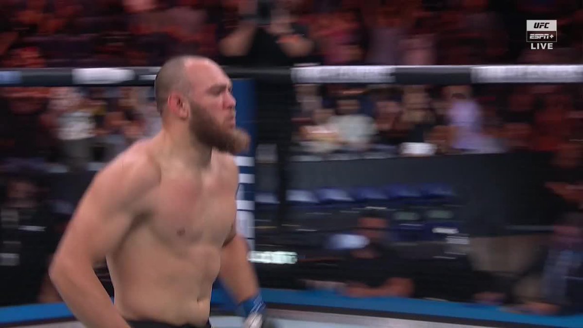 VALTER WALKER WITH THE HEEL HOOK SUBMISSION WIN AGAIN 😳 #UFCNashville is 3-for-3 so far on finishes 🤯