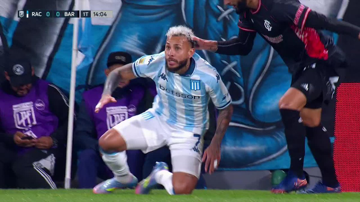 Contra Barracas los árbitros nunca ven nada...