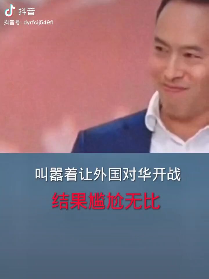 昨天的节目中，澳大利亚知名反华教授李约翰，大谈自己的反华思想，这时主持人突然对他说“如果中澳开开战，你们这些华人，都将被关到集中营当中”。 面对对方突如其来的言论，李约翰一时不知道如何应对，语无伦次起来，开始不断的狡辩自己是澳大利亚人，并不是华人，主持人直接忍不住笑出声来。