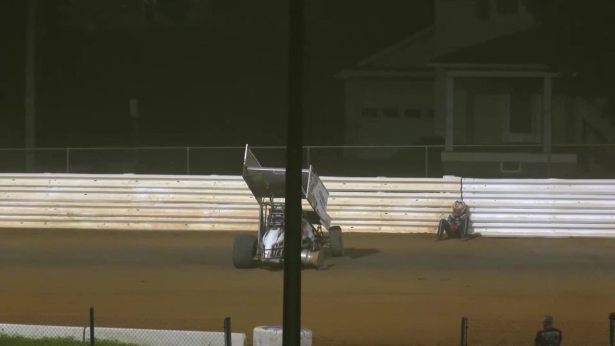 💔 Heartbreak for race leader Justin Whittall on the final lap at Port Royal Speedway #SpeedPalace as his right rear tire explodes!