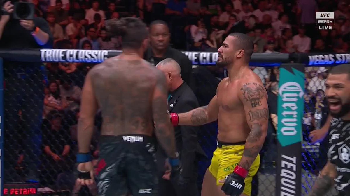Vitor Petrino gets the rear naked choke submission win at #UFCNashville 🔥