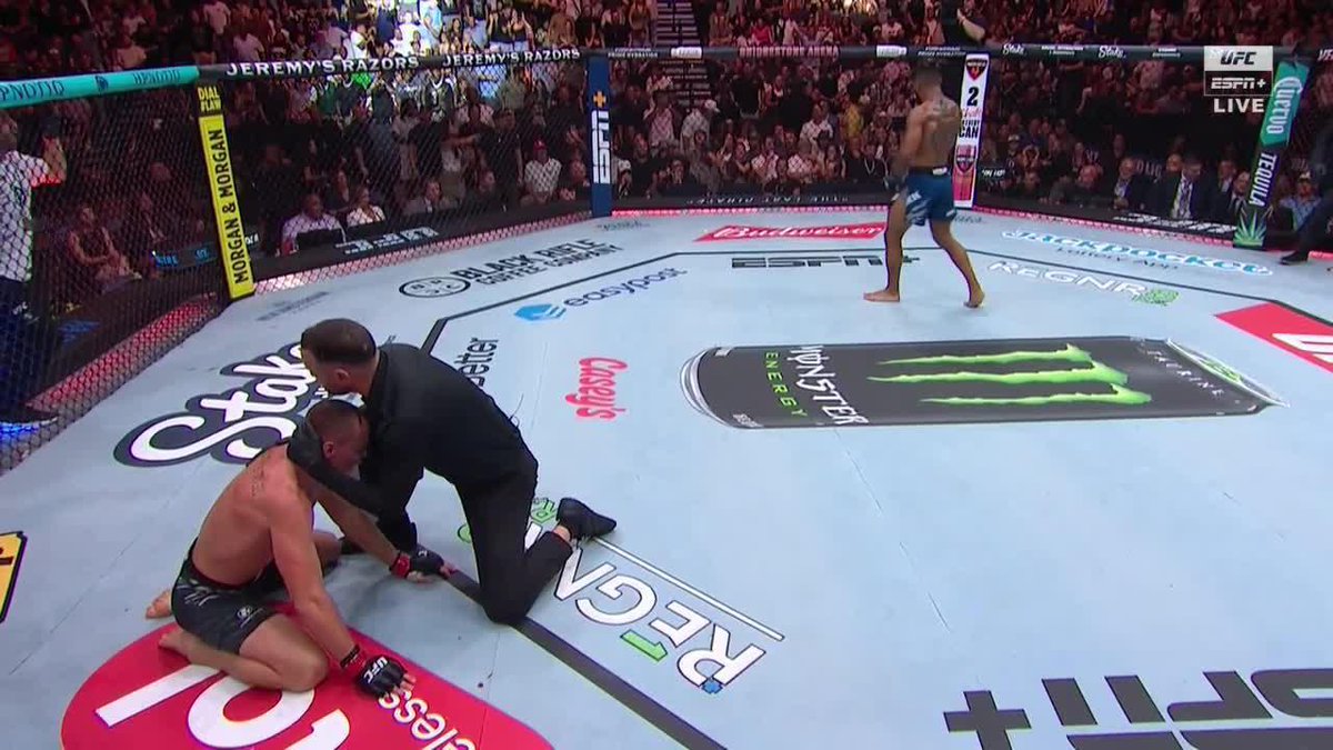 MORGAN CHARRIÈRE FINISHES NATE LANDWEHR WITH A FLURRY 😱 #UFCNashville