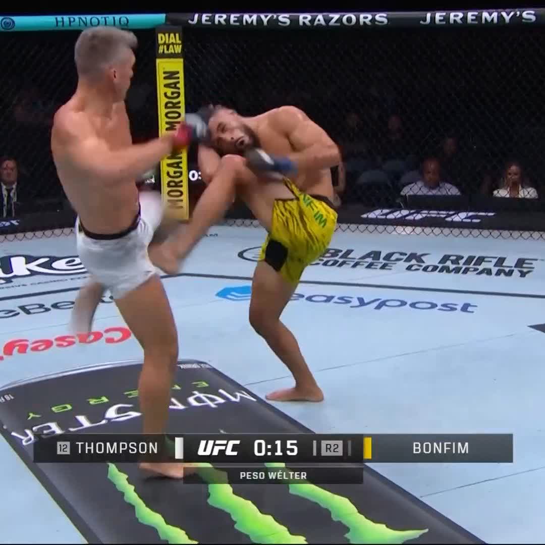 Wonderboy conecta!!! #UFCNashville