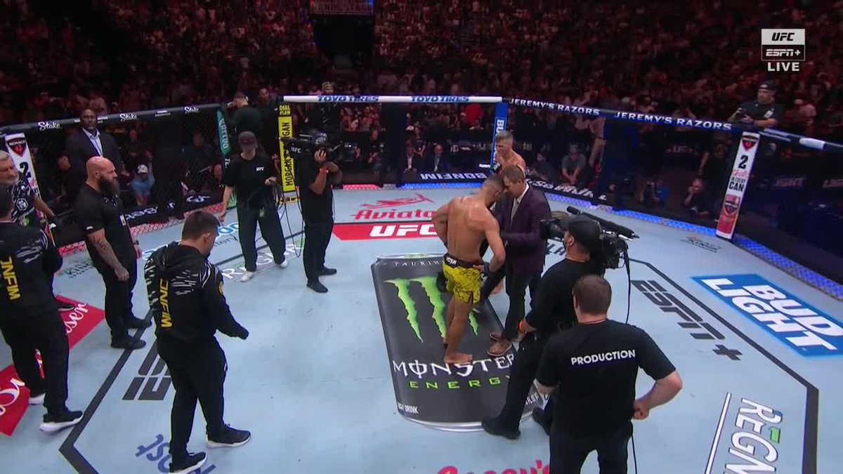 Gabriel Bonfim defeats Stephen Thompson by split decision 😳 #UFCNashville