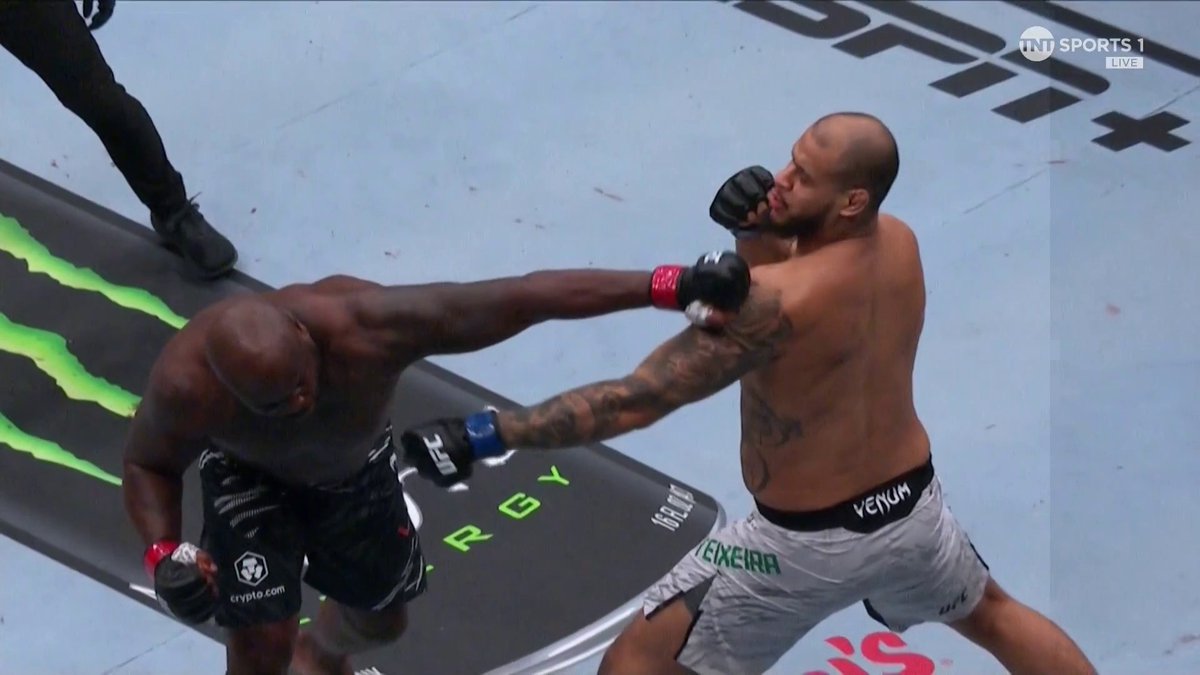 DERRICK LEWIS IN THE FIRST ROUND!! 🔥 #UFCNashville | LIVE on TNT Sports &amp; discovery+