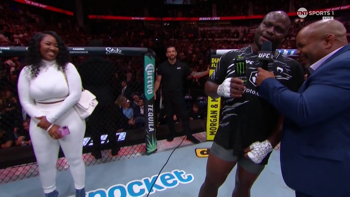 🗣️ Derrick Lewis on who he wants next: “I want my wife next. It’s gonna be a lot of ground and pound.” 😭😭😭 🎥 UFC on TNT Sports #UFCNashville
