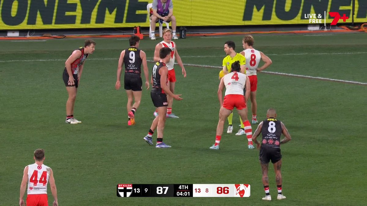 "That is just the BEST ruck work you'll ever see in your life!" Grundy and Gulden link up for the perfect play 🔥 #AFLSaintsSwans