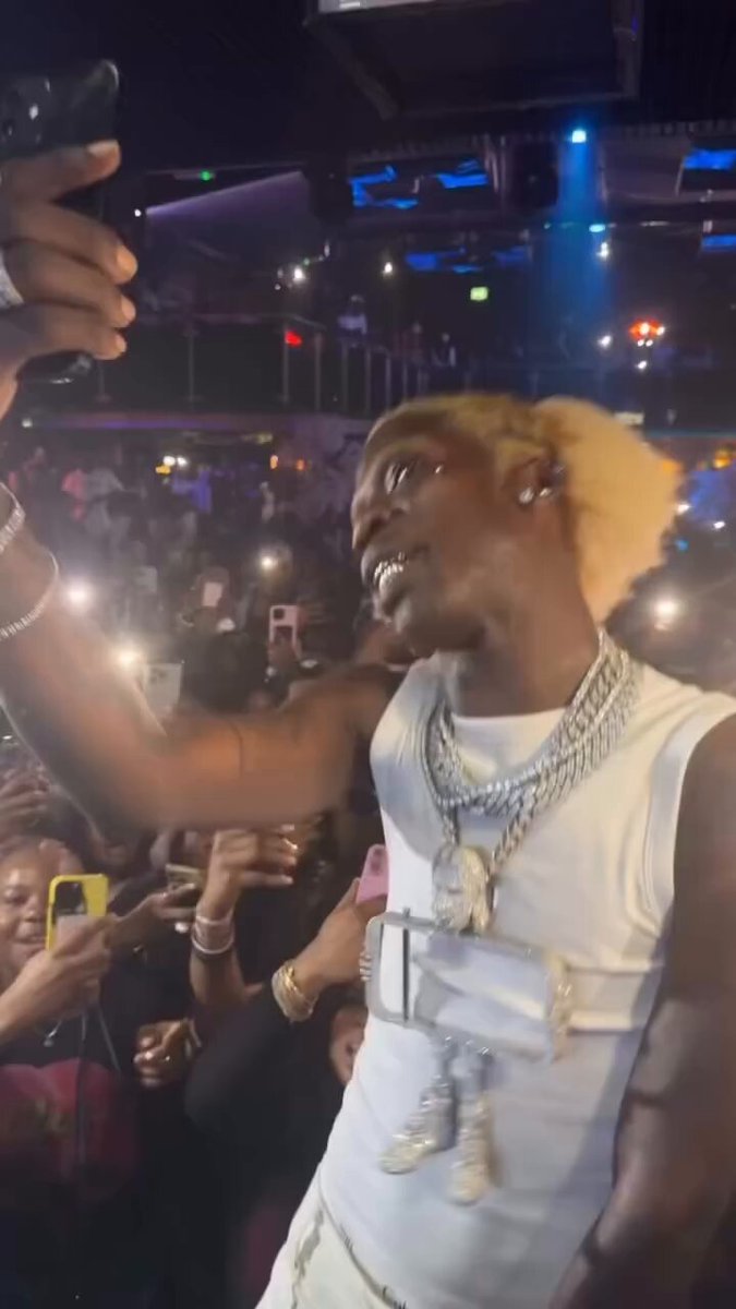 Seyi Vibez performing and celebrating his birthday in Birmingham 🥳 🎂🇬🇧
