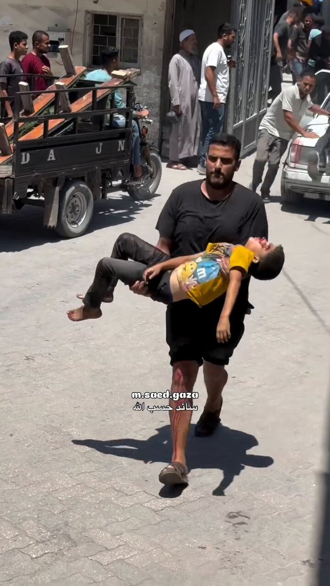 Israel targets a group of Palestinians in the north of Gaza.