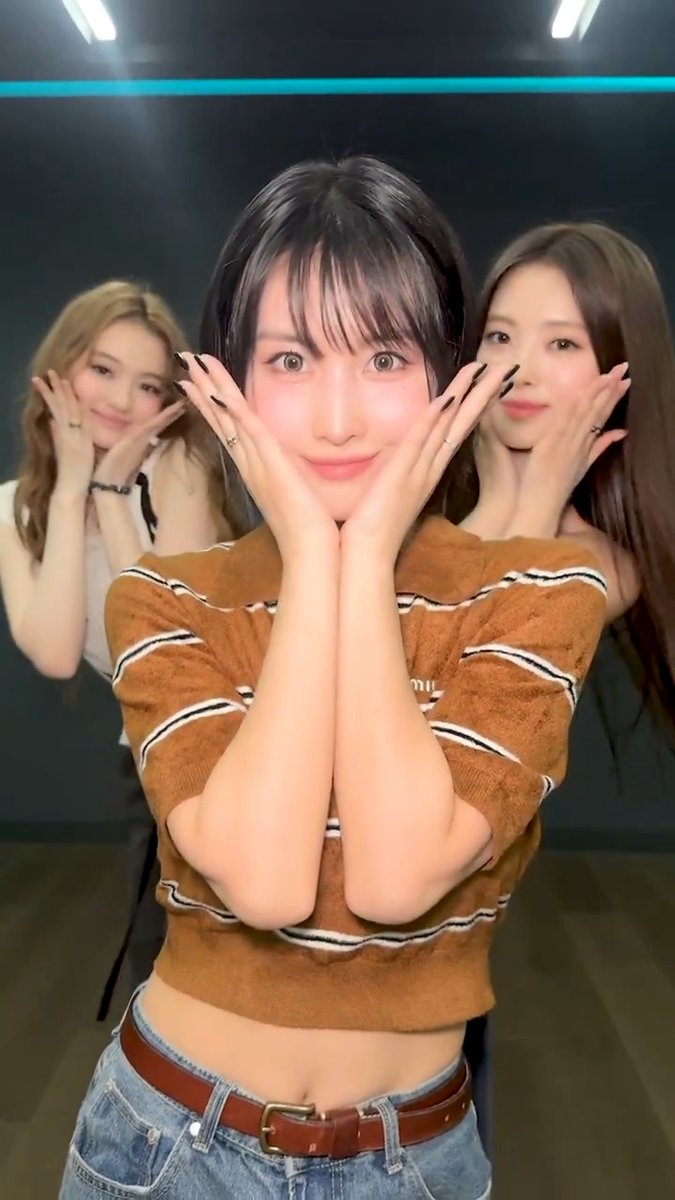 THIS IS FOR #ANNA &amp; #ELLA 4️⃣ Listen [THIS IS FOR] 4️⃣ #TWICE #트와이스 #THISISFOR #MOMO #모모 #MEOVV #미야오 #안나 #엘라