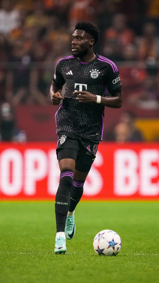 Fast, faster, Phonzy ⚡ #FCBayern #MiaSanMia