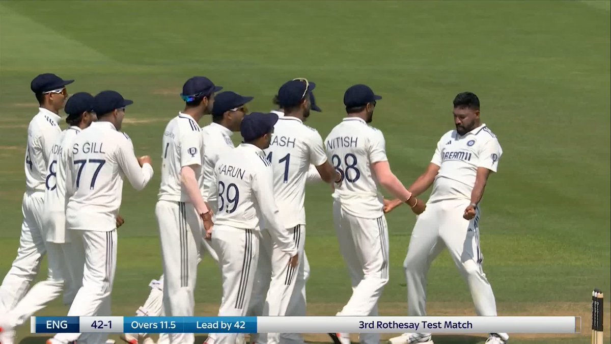 Mohammed Siraj is FIRED UP! 🔥 Shubman Gill reviews correctly to overturn an Ollie Pope LBW decision 👀