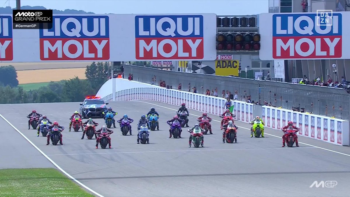 ¡IMPECABLE SALIDA DE MARC MÁRQUEZ! Entra y vive la carrera en DAZN: #GermanGP 🇩🇪 #MotoGP 🏁