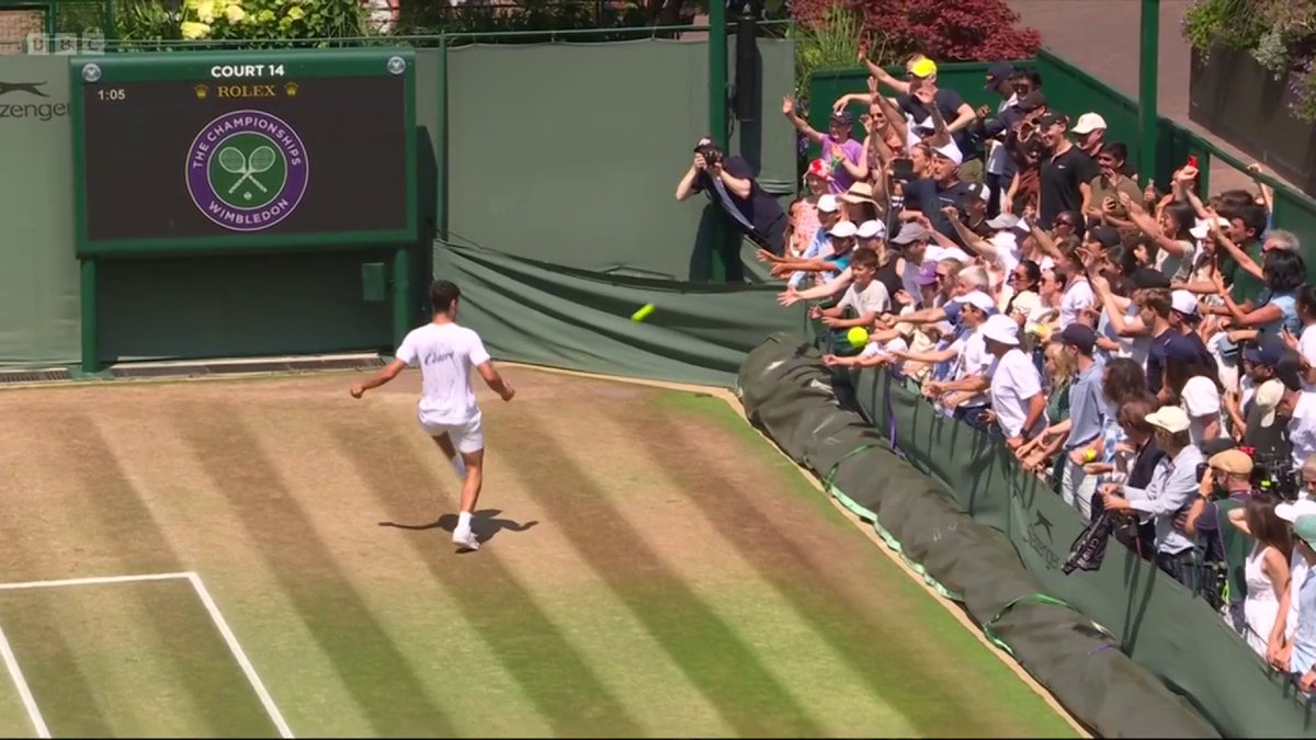 Look at this from Carlos Alcaraz ❤️ Enjoying himself before his #Wimbledon final and making sure the fans are too 🤝