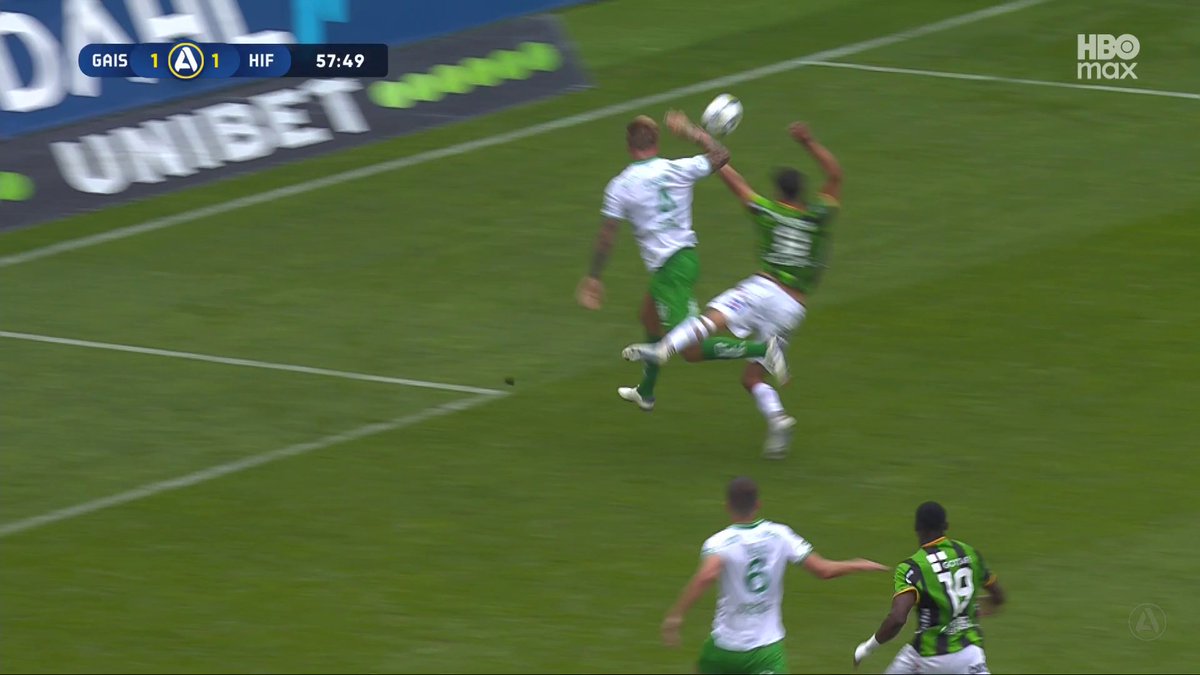 Straff till GAIS efter den här situationen. 📲 Se matchen på Kanal 5 och HBO Max