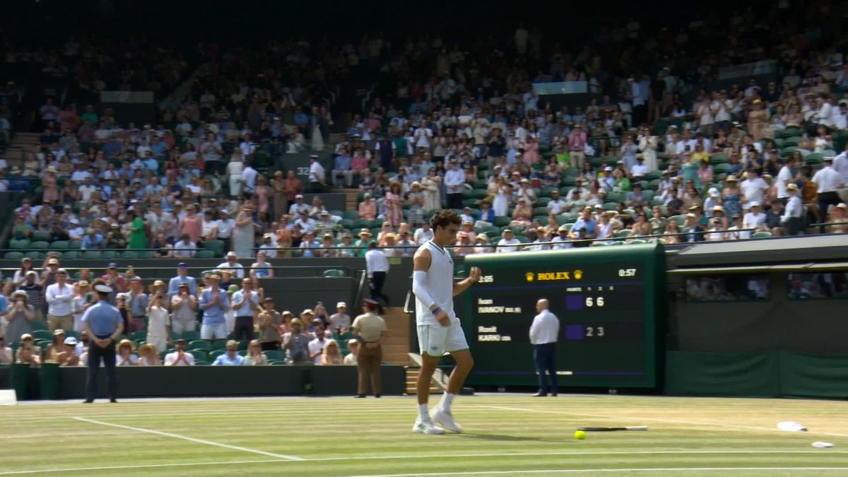 His first junior Grand Slam title! 🏆 Ivan Ivanov defeats Ronit Karki 6-2, 6-3 to become the first Bulgarian player to win the Boys' Singles title since Grigor Dimitrov in 2008. #Wimbledon