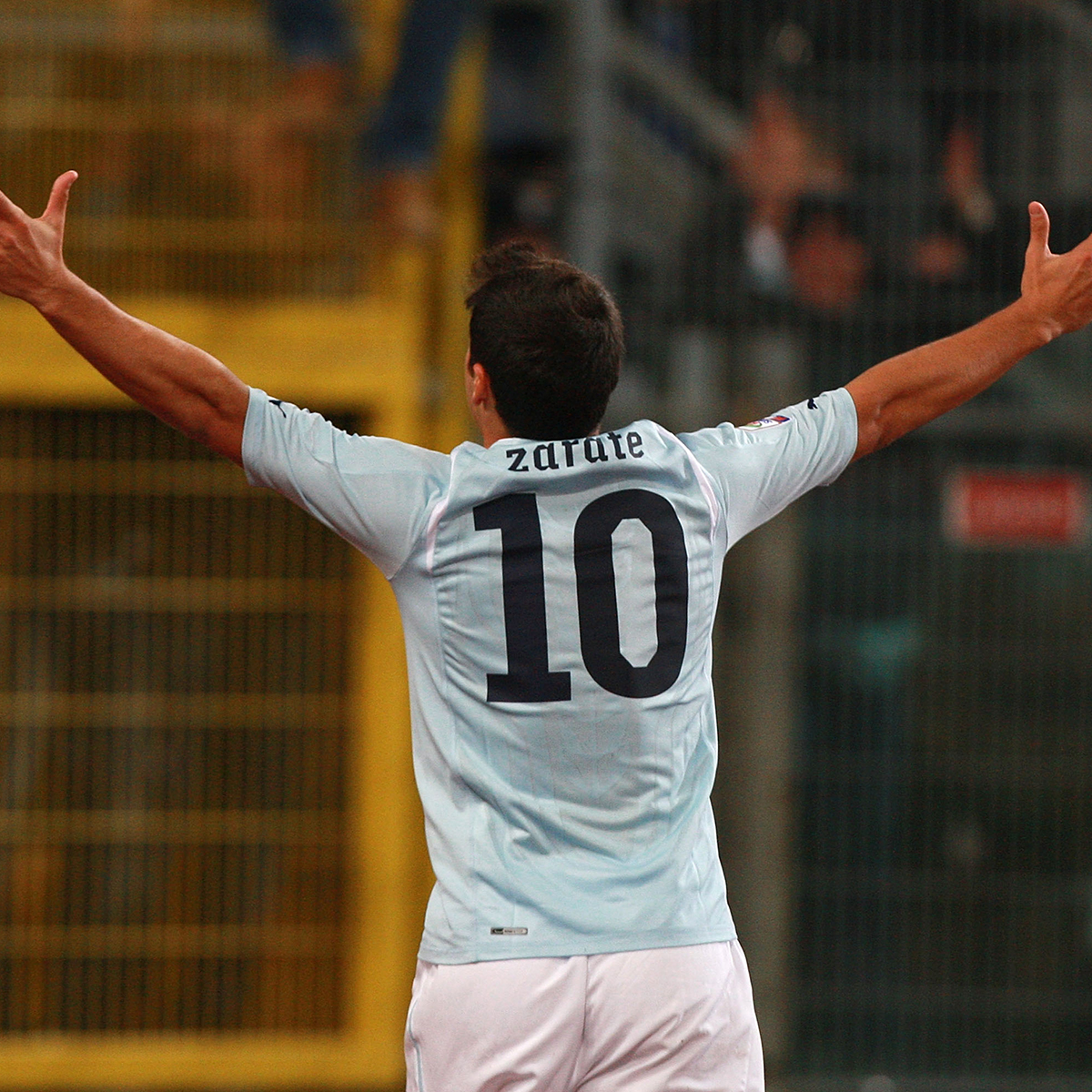 Lampi di una classe infinita, durati troppo poco purtroppo: Mauro Zarate con la #Lazio nel 2009 | #LazioNostalgia