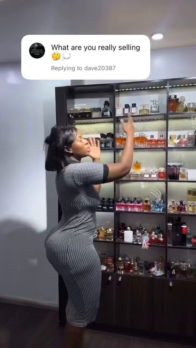 Perfume vendor 👀👀👀😳😳😳