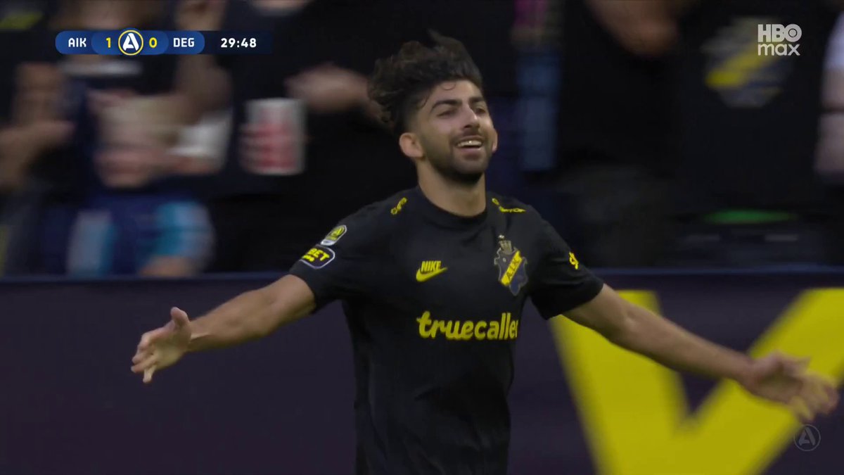 Andronikos Kakoullis tar tillvara på ett misstag från Degerforsmålvakten och sätter dit 1-0 för AIK! ⚫ 📲 Se matchen på HBO Max