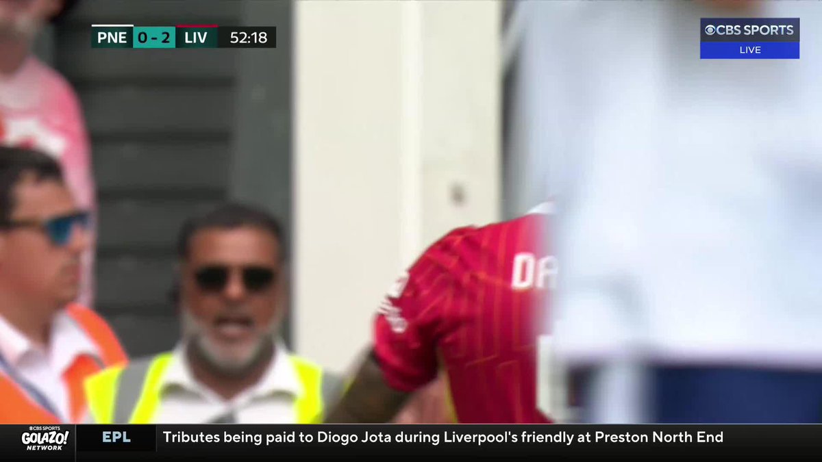 Darwin Núñez makes Preston pay after a mistake in their own half 😳 The Liverpool striker pays tribute to Diogo Jota with his celebration ❤️