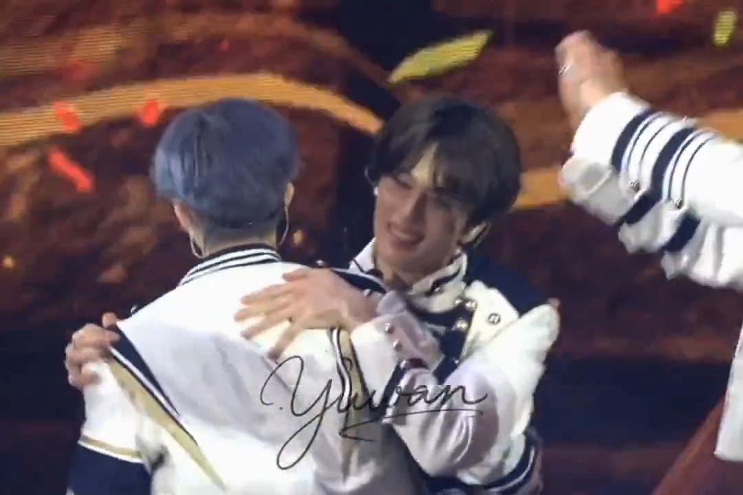 jisung was so 'high' of TTF dopamine that he just 'unconsciously' hugged jaemin then got into the wrong position that jaemin had to guide him....
