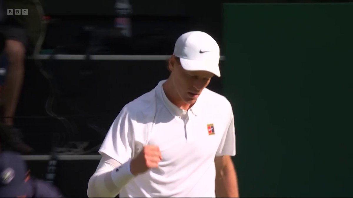An instant response from Jannik Sinner!⚡ Carlos Alcaraz's 140mph serve is just slapped back by the Italian 💥 #Wimbledon