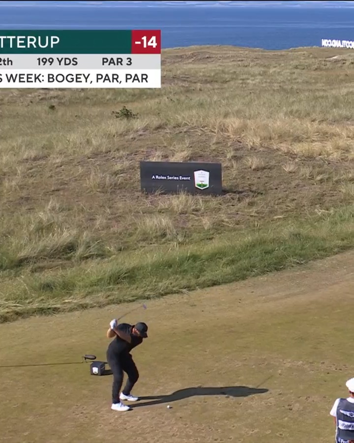 Making the hardest par 3 on the course look easy 😮‍💨 Chris Gotterup leads by 2 Genesis Scottish Open. 📺 CBS