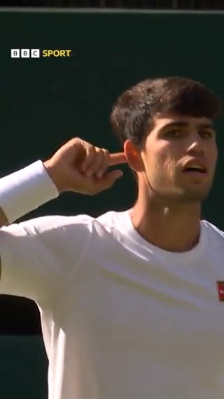 🗣 "Words can't do that point justice!" 🤯 Carlos Alcaraz seals the first set in style 🔥 #Wimbledon