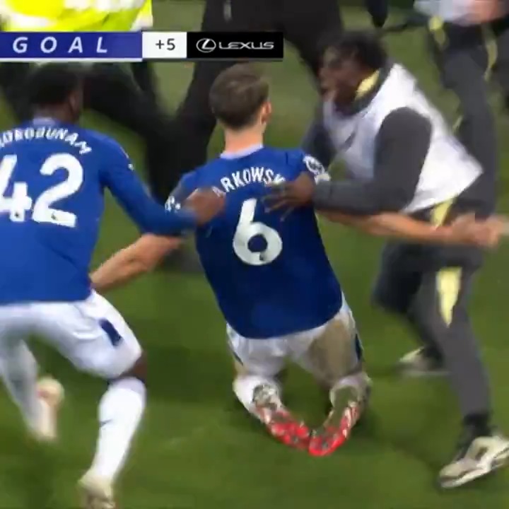 James Tarkowski's thumping volley against Liverpool will live long in the memories of Everton fans, and it's our pick for their goal of the season. 💥