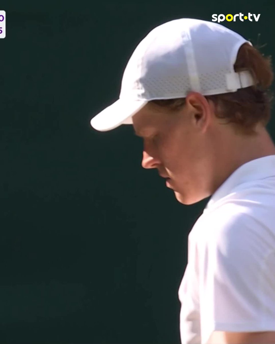Magia de Jannik Sinner para fechar o segundo set 🎩 #sporttvportugal #TENISnaSPORTTV #Wimbledon #CarlosAlcaraz #JannikSinner