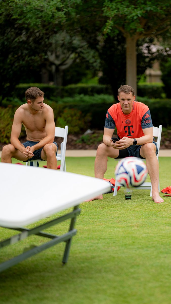 Teqball mit Coach Neuer 🧢 #FCBayern #MiaSanMia