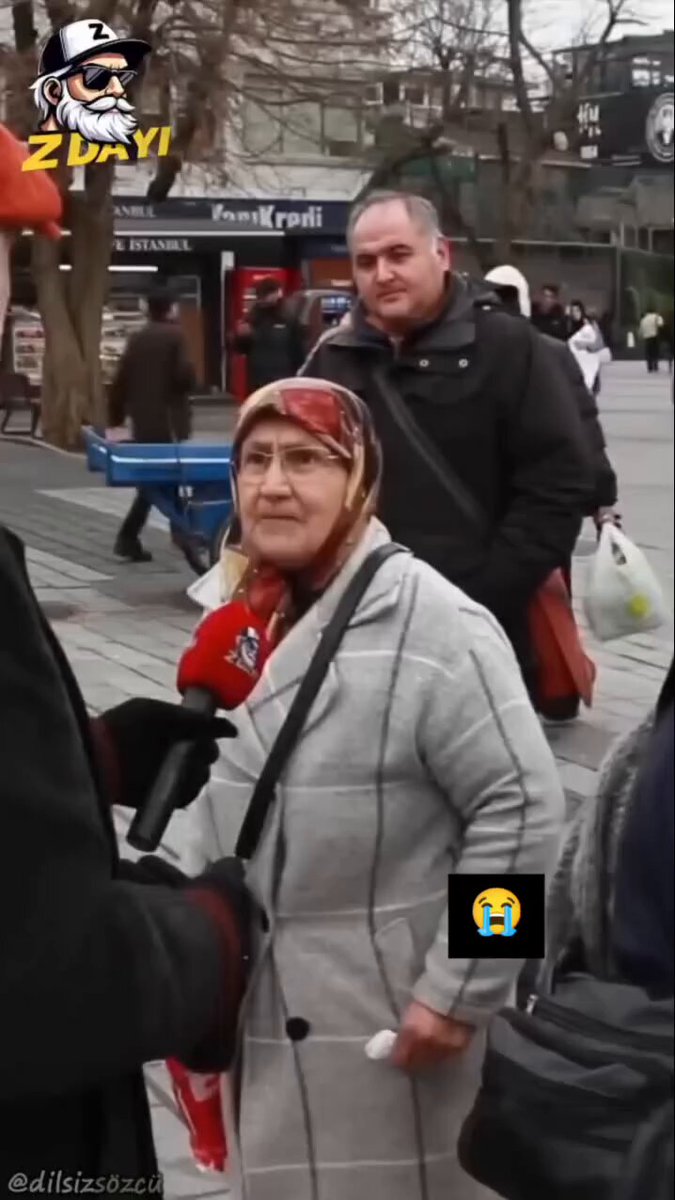 Apocular şehit yakınlarına saldırıyor, üstelik Apo milliyetçileri ve bunu yaparken zerre utanmıyorlar. Şehit anamız herkes adına cevap vermiş. Şimdi siktir olup gidin Apocu milliyetçiler