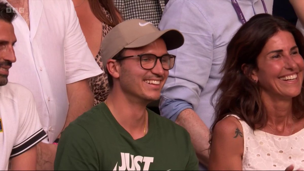 "There's no F1 race this weekend, that's why he's here." 😂 Jannik Sinner with a shout-out to his brother for making it to the final 😅 #Wimbledon