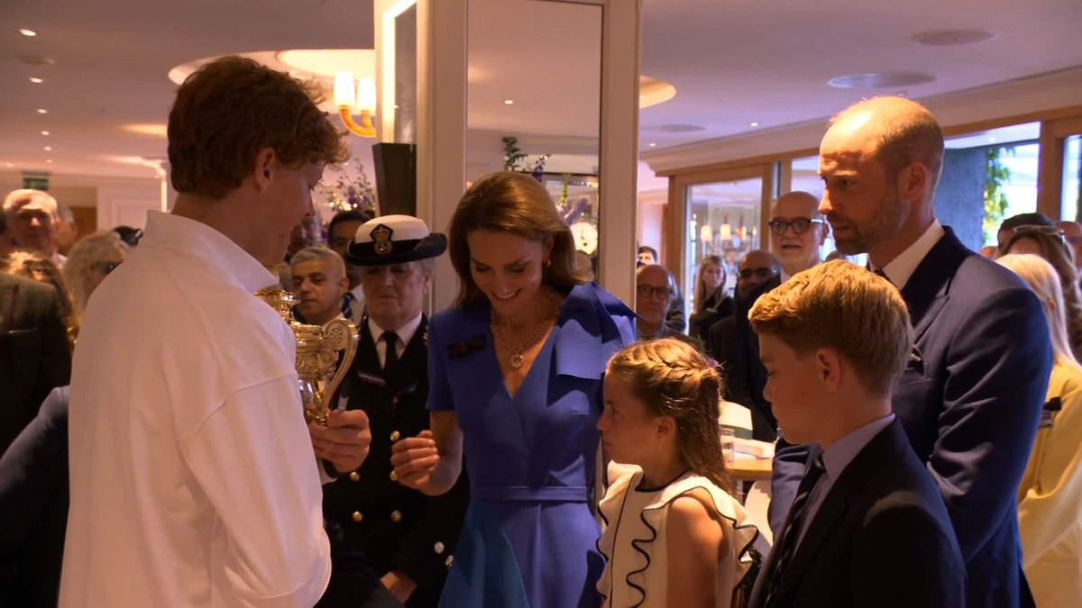 A special gift from the new #Wimbledon Champion to Their Royal Highnesses Prince George and Princess Charlotte 😁