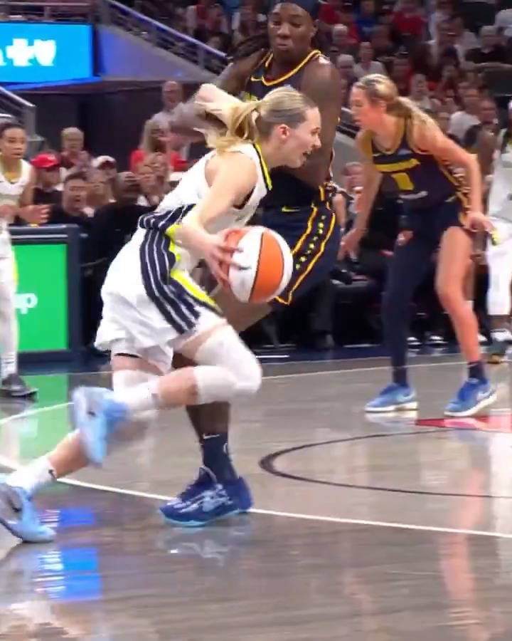 Caitlin Clark and Paige Bueckers put on a show in their first WNBA matchup ⚔️🔥 Clark: 14 PTS, 13 AST, 5 STL Bueckers: 21 PTS, 4 AST, 2 STL First of many 🙌