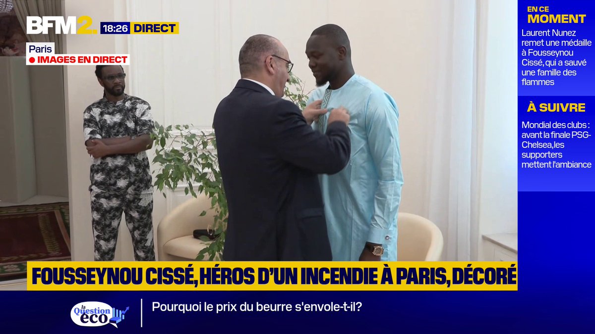🇫🇷🏅FLASH INFO | Fousseynou Cissé a été décoré de la médaille d’honneur pour acte de courage et de dévouement par Laurent Nuñez, pour son acte héroïque qui a permis de sauver une famille des flammes.