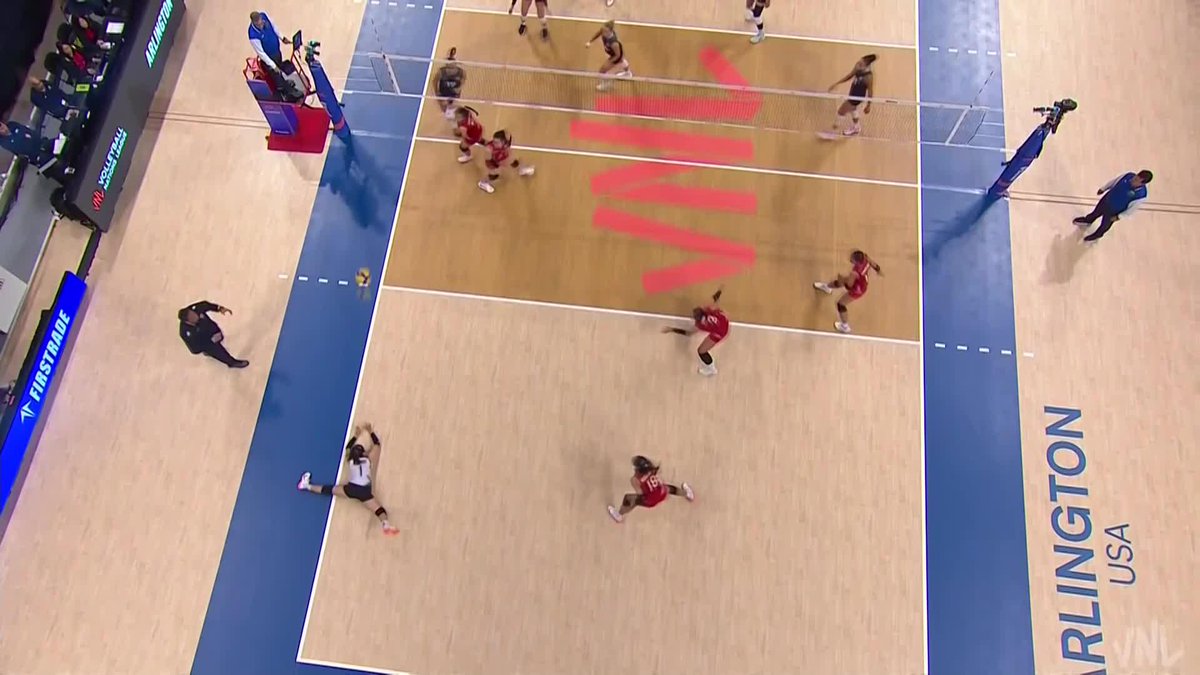 #VNL2025: THAILAND 🇹🇭 STRIKES FIRST! Thailand takes the opening set against Canada 🇨🇦 — a strong start in this must-win match! 💥 Libero Kalyarat came up big with a star moment on set point. 📺 Watch it LIVE on VBTV: 🏐 #BePartOfTheGame #Volleyball