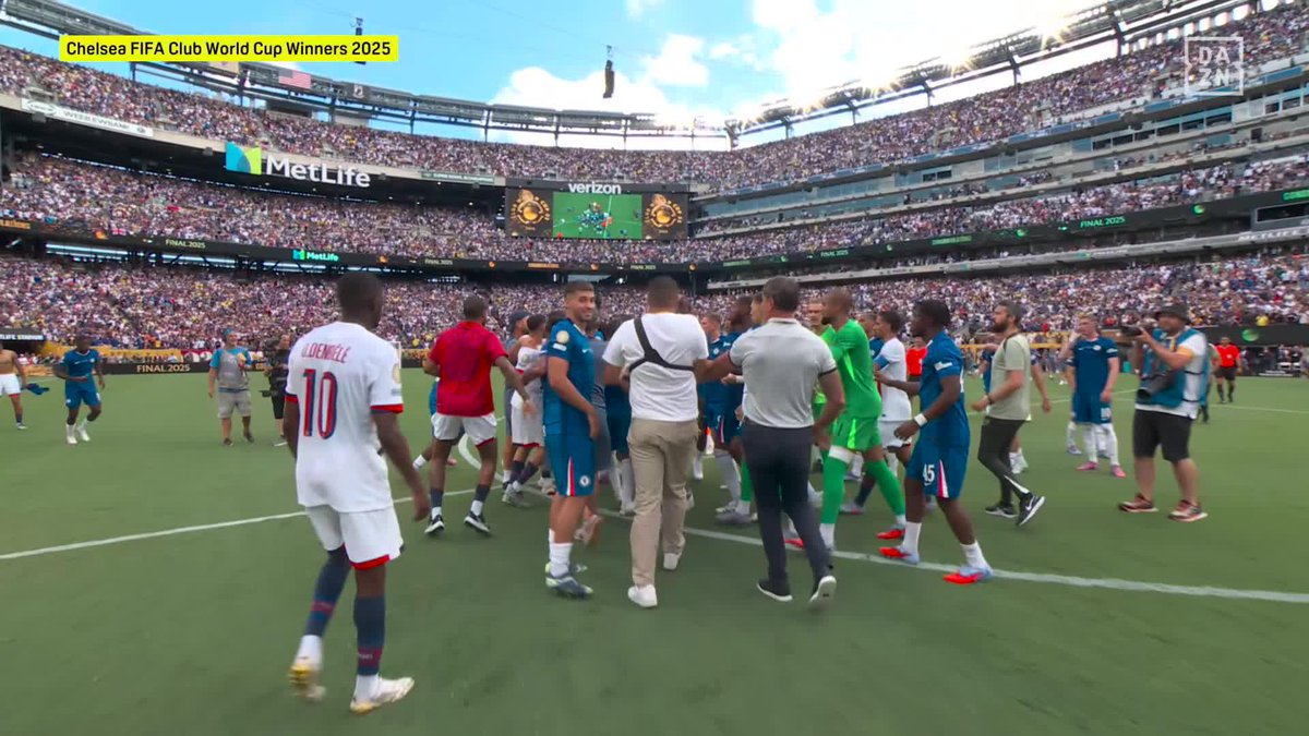 クラブW杯決勝の試合後、両チームの選手が入り乱れる乱闘騒ぎに🚨💥